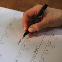 Load image into Gallery viewer, Klasisks sienas kalendārs - plānotājs 2026